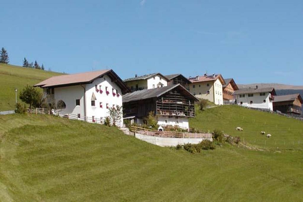 Agriturismo Apartments Tuene Ortisei Exterior foto